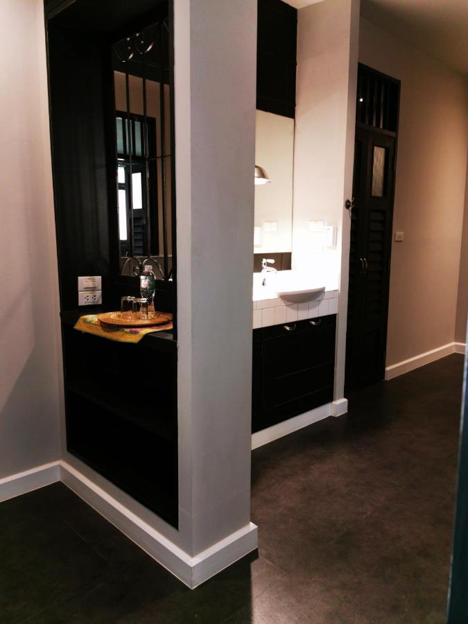 Chomm House Bed and Breakfast Bangkok Exteriör bild
